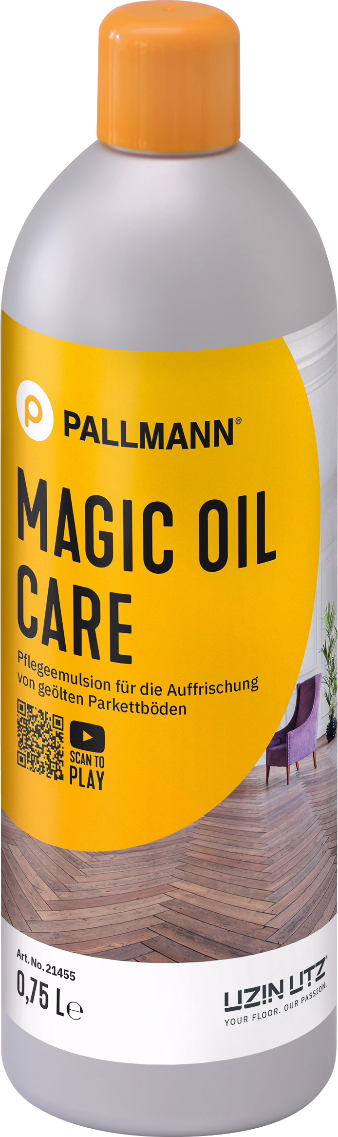 PALLMANN_dummy_MAGIC-OIL-CARE_0,75l_msl_2021-12 Fotografi av en cylindrisk 0,75 L plastflaska från Pallmann med produktnamnet 'Magic Oil Care'. Flaskkroppen är matt ljusgrå och skruvlocket är starkt orange. Framsidan pryds av en stor gul‑orange etikett med märkesnamnet 'PALLMANN' och den tydliga produkttexten 'MAGIC OIL CARE' samt den tyska beskrivningen 'Pflegeemulsion für die Auffrischung von geölten Parkettböden'. Etiketten visar också en fiskbensparkett, en lila fåtölj, en QR‑kod med 'Scan to play'-ikon, Uzin Utz‑logotyp, artikelnummer 21455 och volym 0,75 L. Bilden är jämnt belyst och framhäver förpackningsdetaljerna.